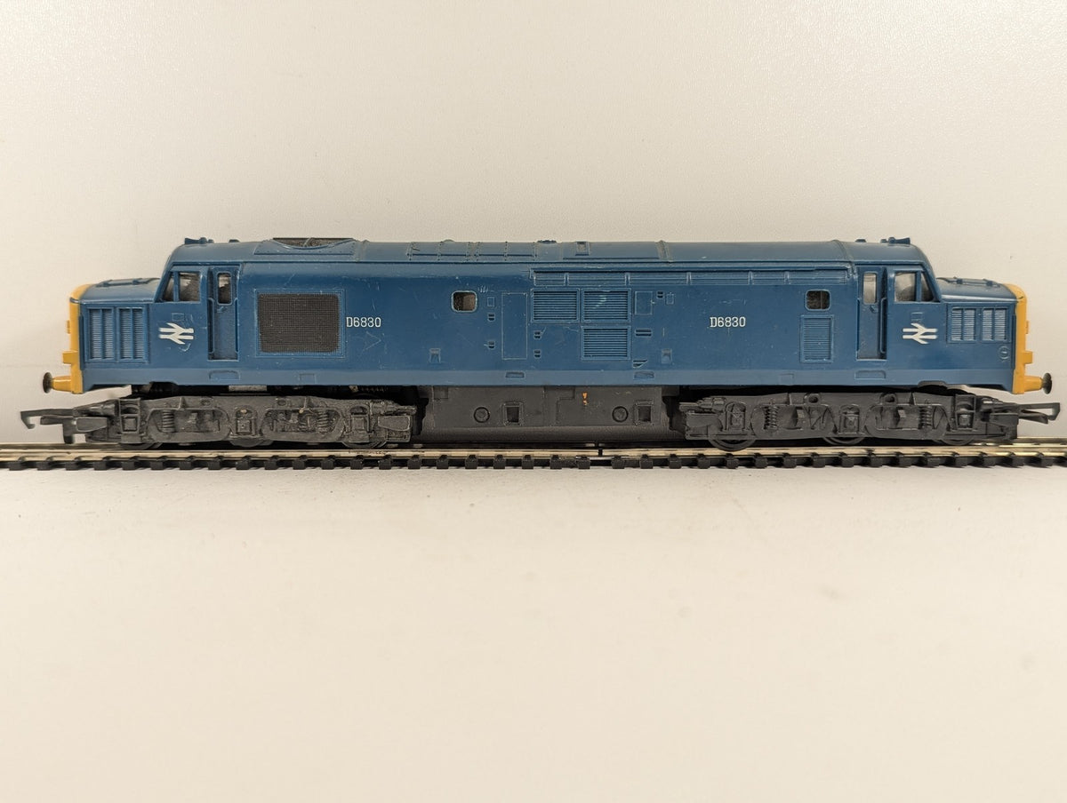 Tri-ang Hornby OO Gauge Class 37 Diesel Locomotive D6830 BR Blue R751