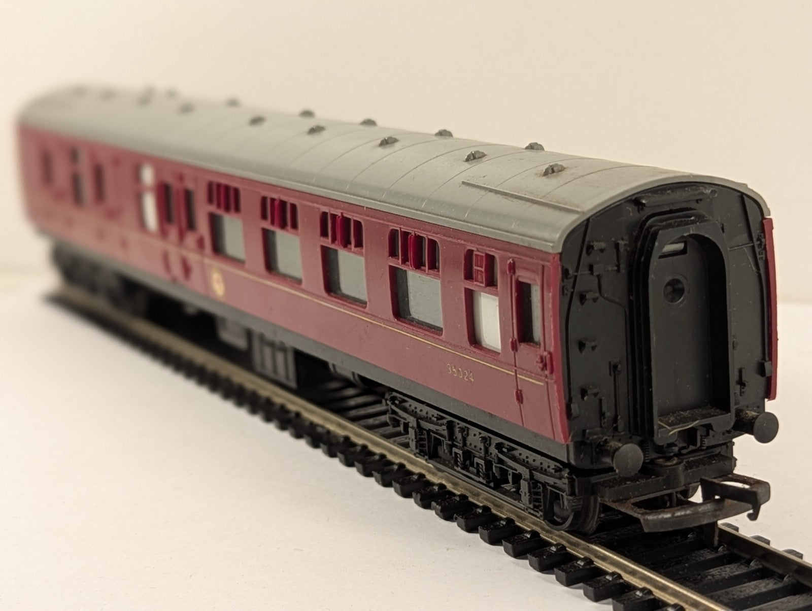 Tri-ang OO Gauge BR Mk1 Brake Coach Maroon