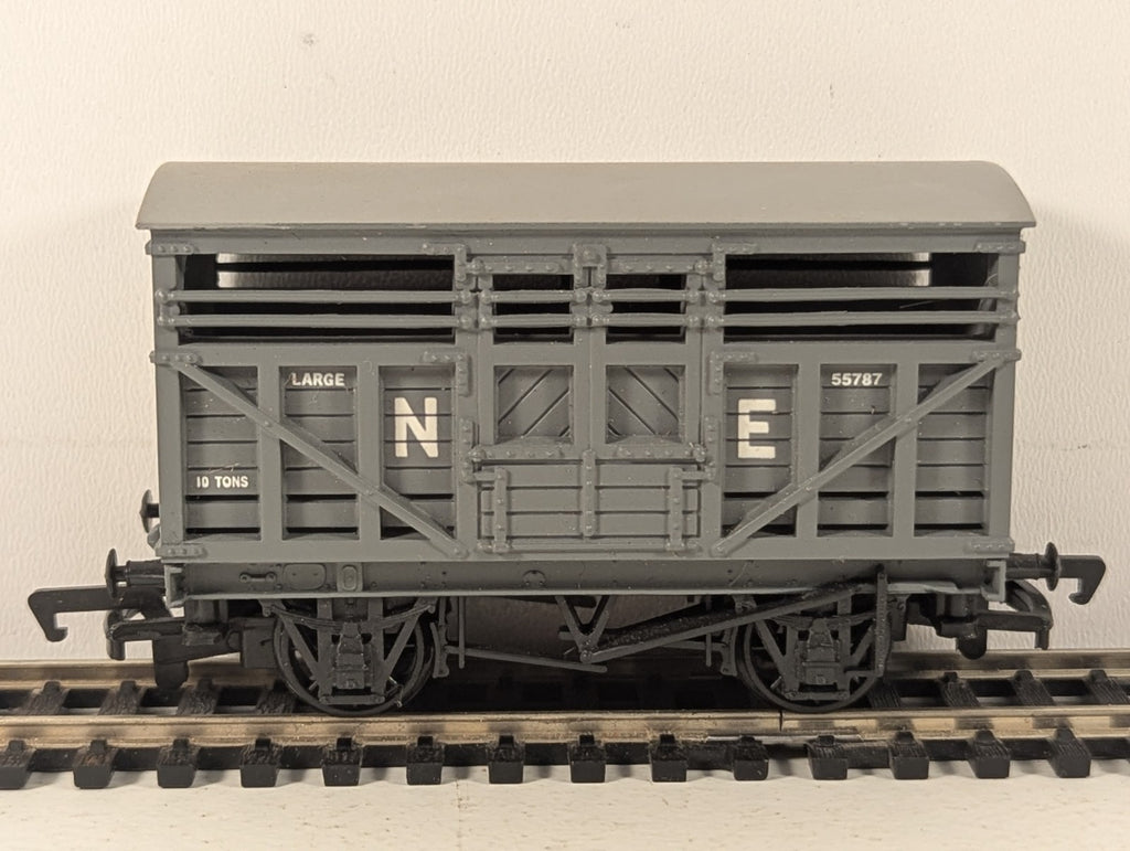 Bachmann OO Gauge LNER Large Cattle Wagon Goods Wagon 55787