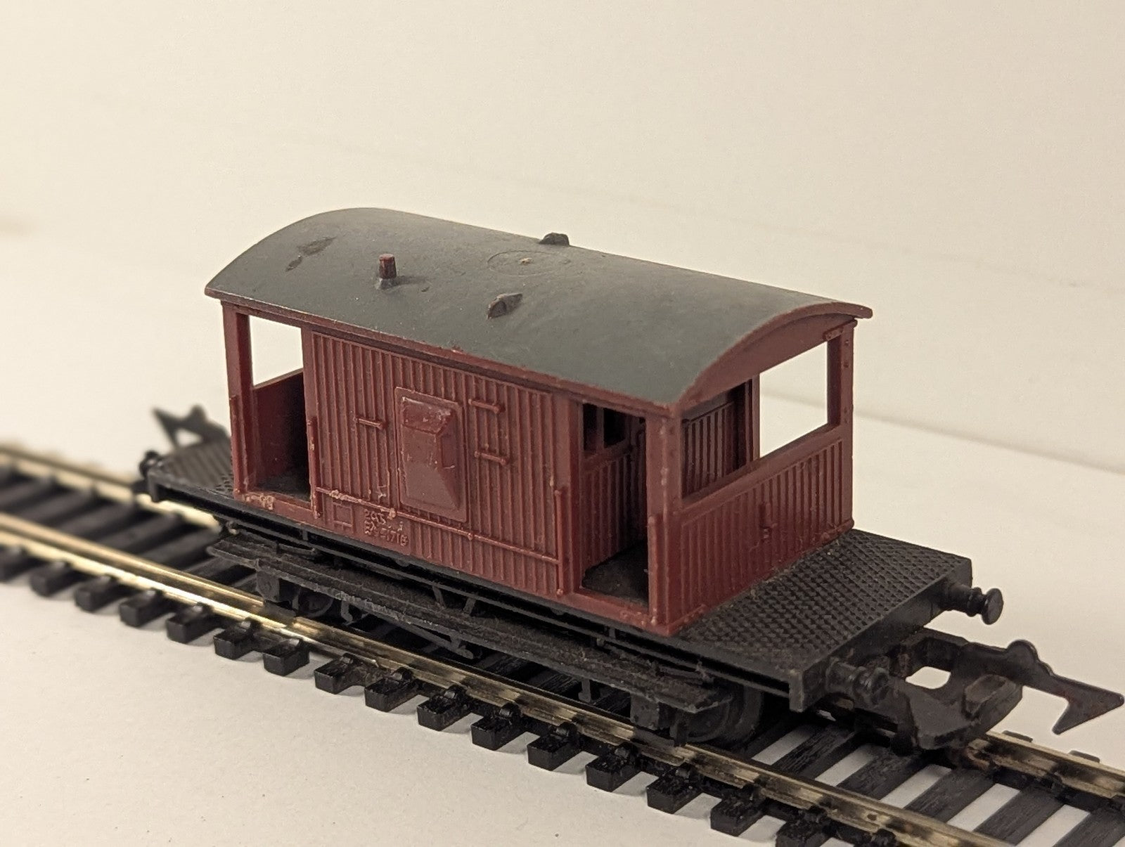 Playcraft HO Gauge BR 20 Ton Brake Van B951716 BR Bauxite P517