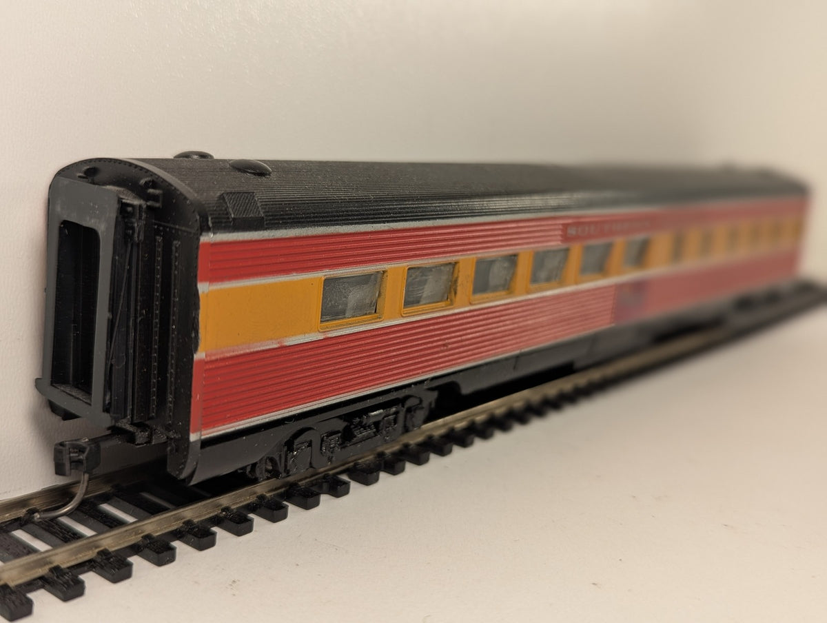 Athearn HO Gauge Streamlined RPO Passenger Coach 3708 Southern Pacific Daylight