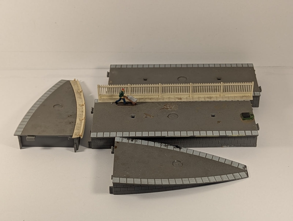 Hornby OO Gauge Station Platform Sections Grey & Brick