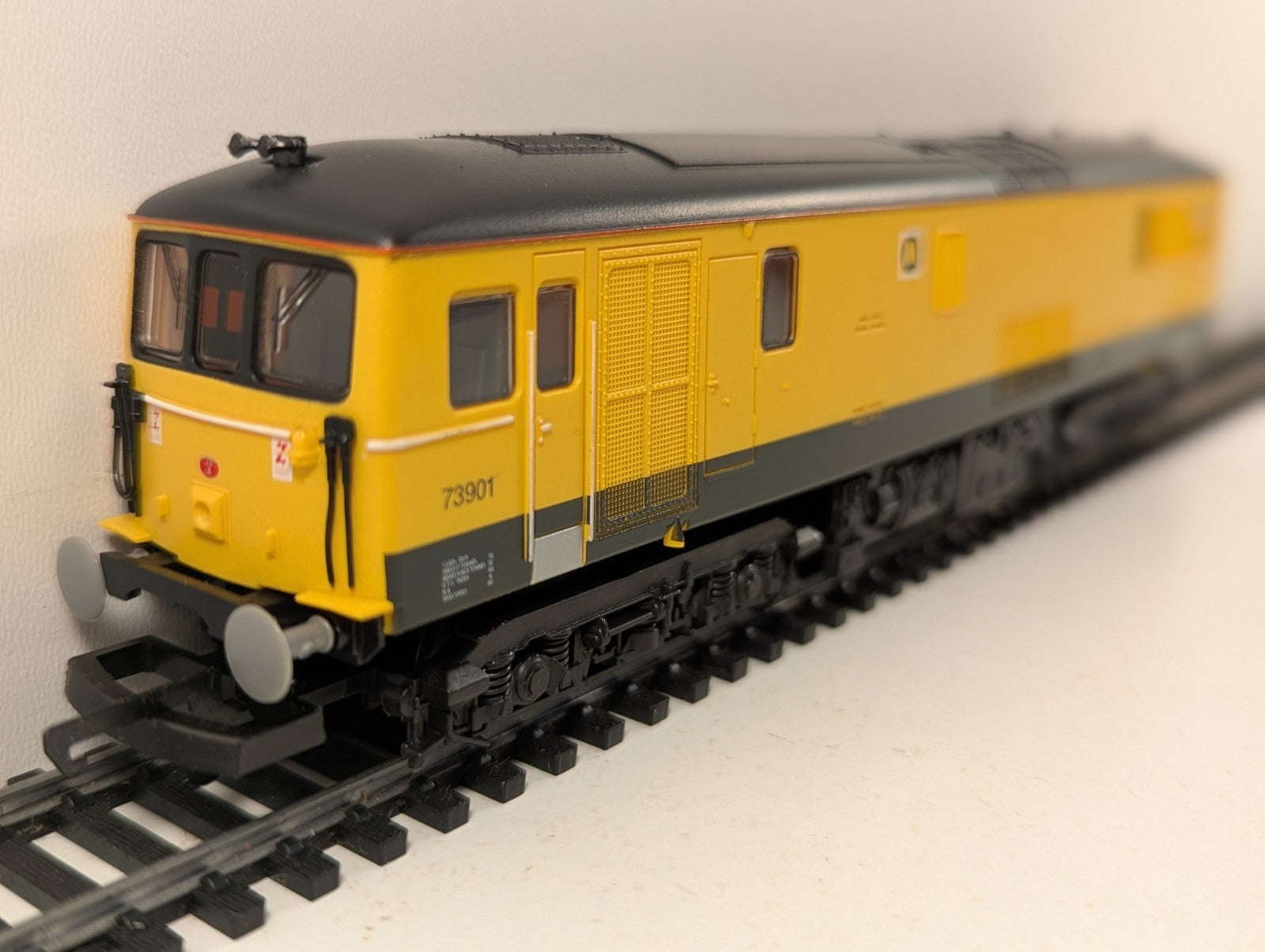 Lima 204770 OO Gauge Class 73 Merseyrail Yellow - Boxed