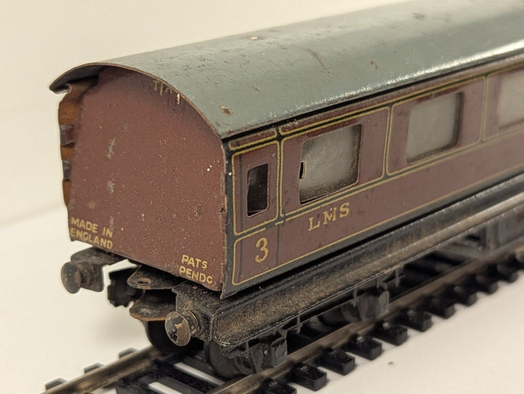 Hornby Dublo OO Gauge LMS Passenger Brake Coach - Missing Couplings