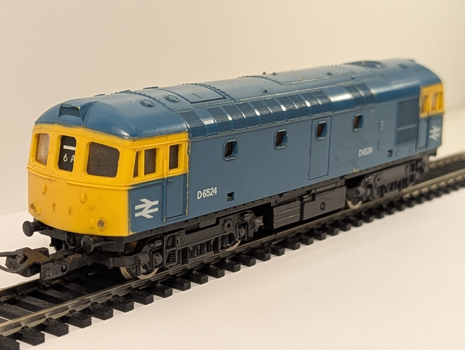 Lima HO Gauge BR Blue Class 33 Diesel – Missing Buffers