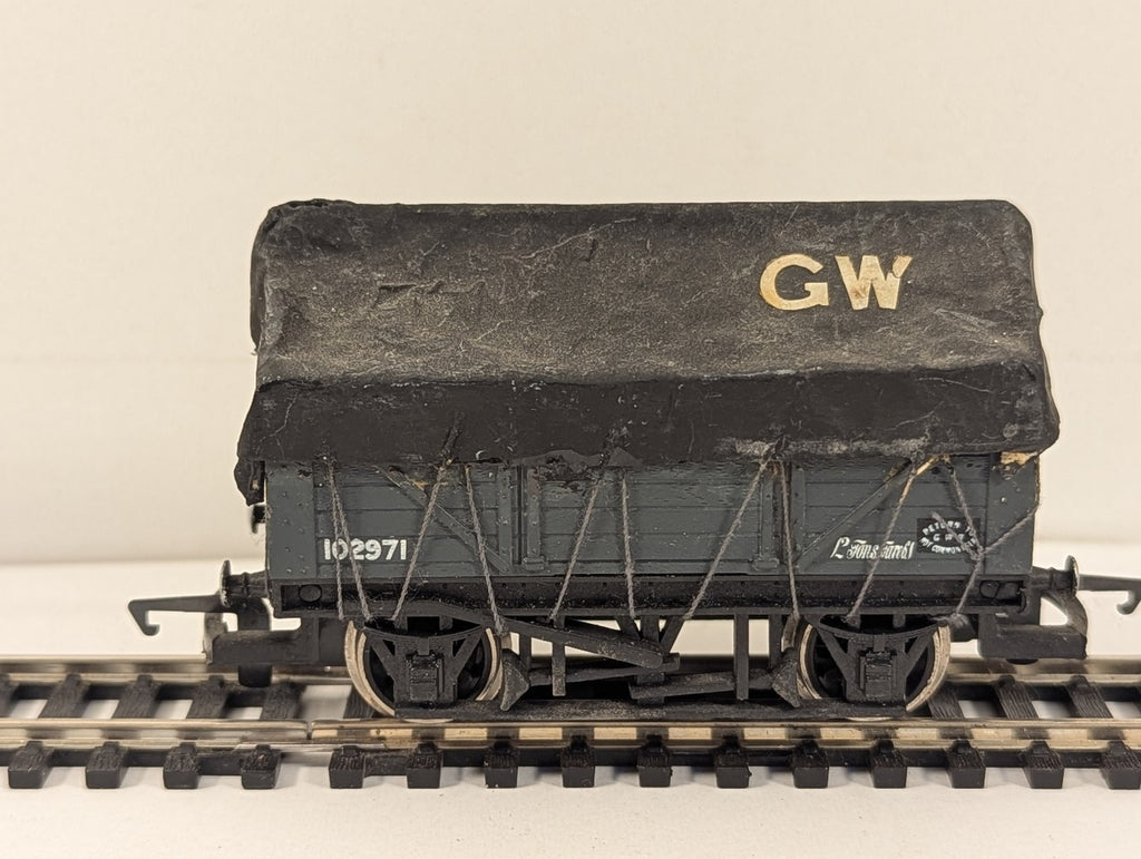 Hornby OO Gauge GWR 7-Plank Open Wagon with Custom Tarpaulin Goods Wagon 102971