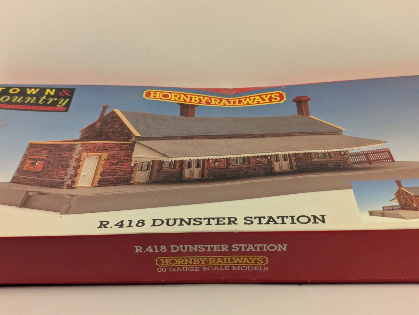 Hornby R418 Dunster Station Construction Kit