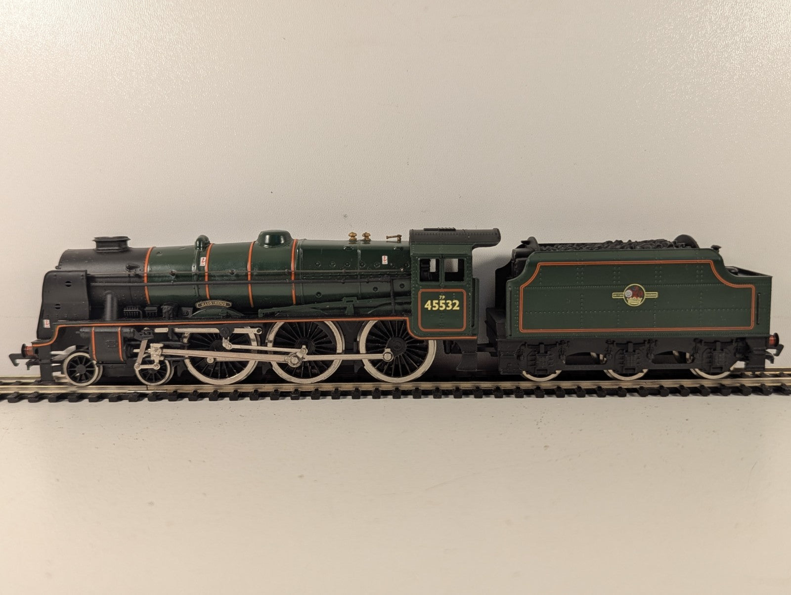Mainline Rebuilt Patriot Class 7P "Illustrious" Steam Locomotive OOGauge - Boxed