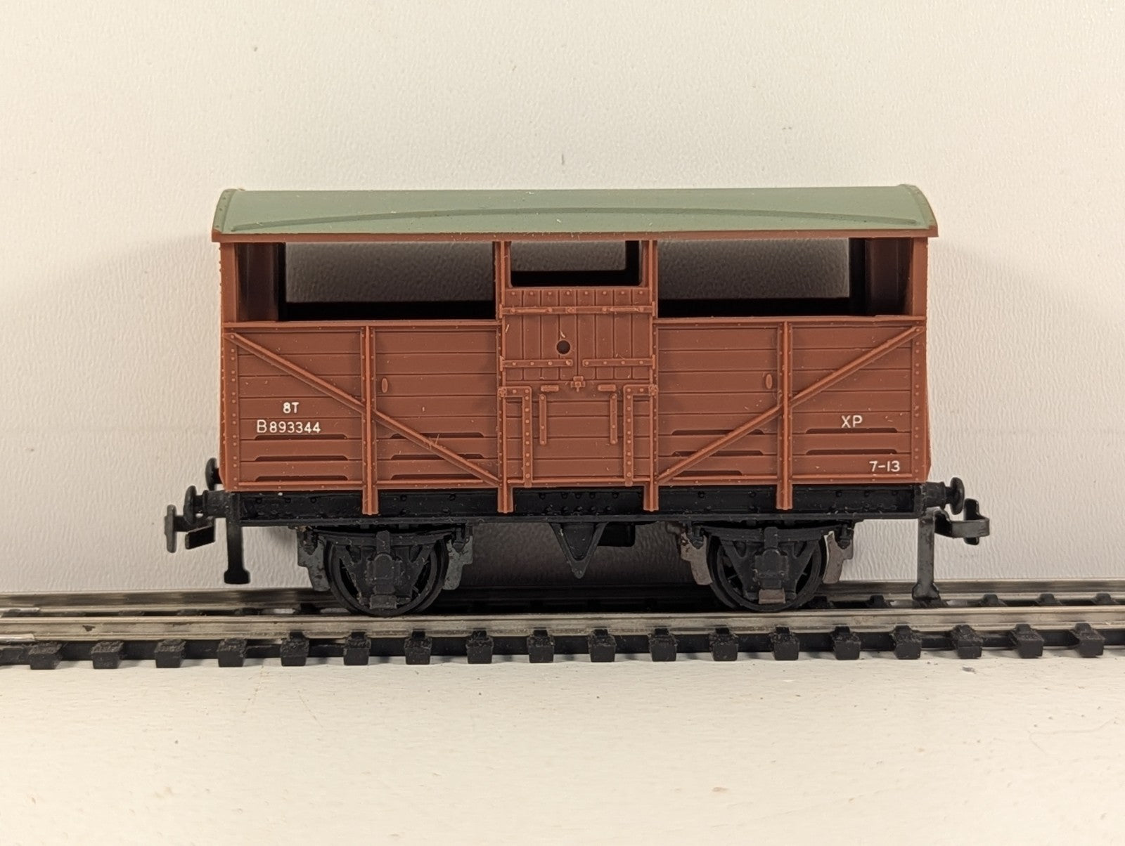 Hornby Dublo 32021 OO Gauge BR Brown 8-Ton Cattle Wagon - Boxed