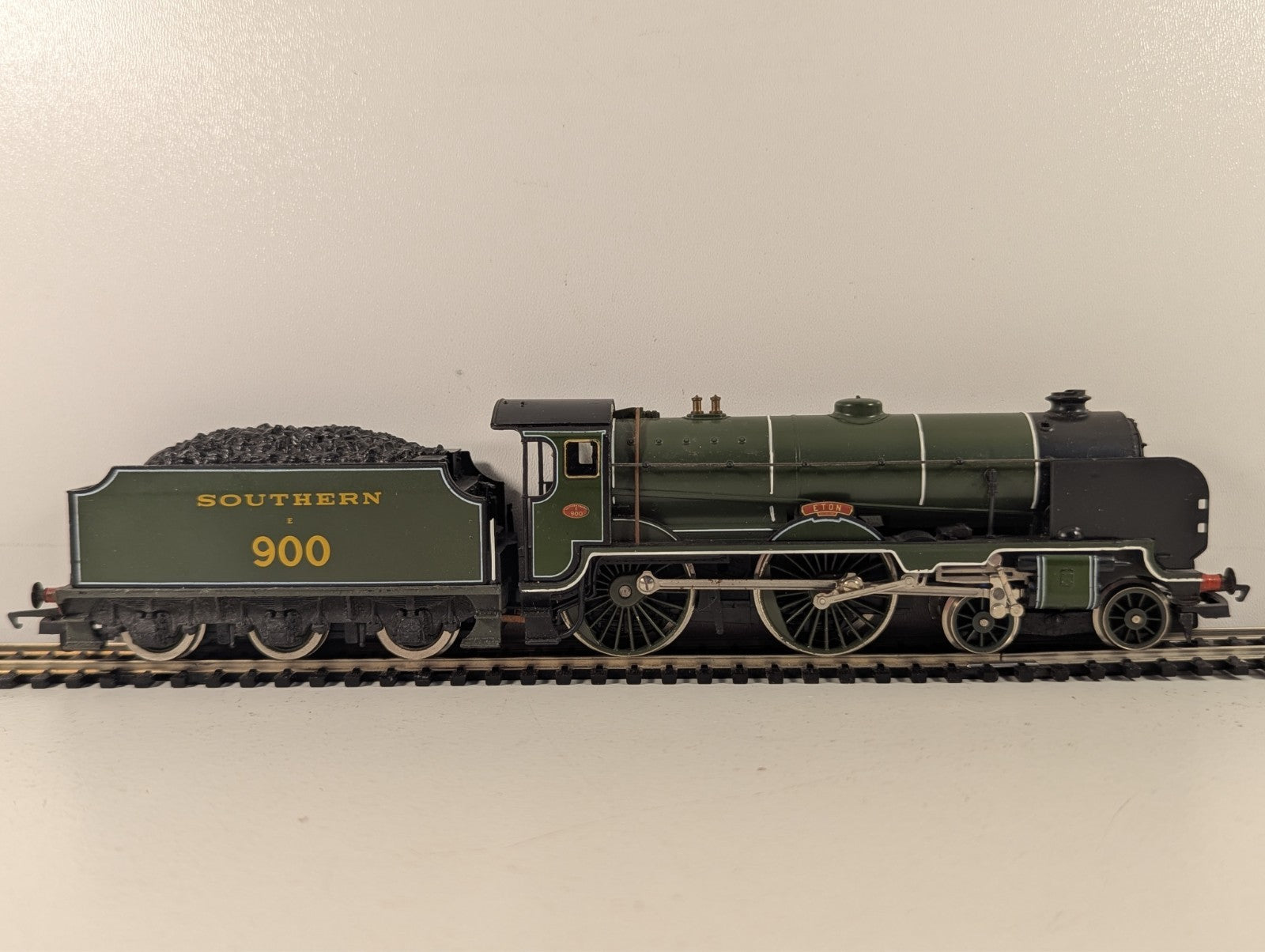 Hornby R817 Schools Class 4-4-0 "Eton" Steam Locomotive OO Gauge - Boxed