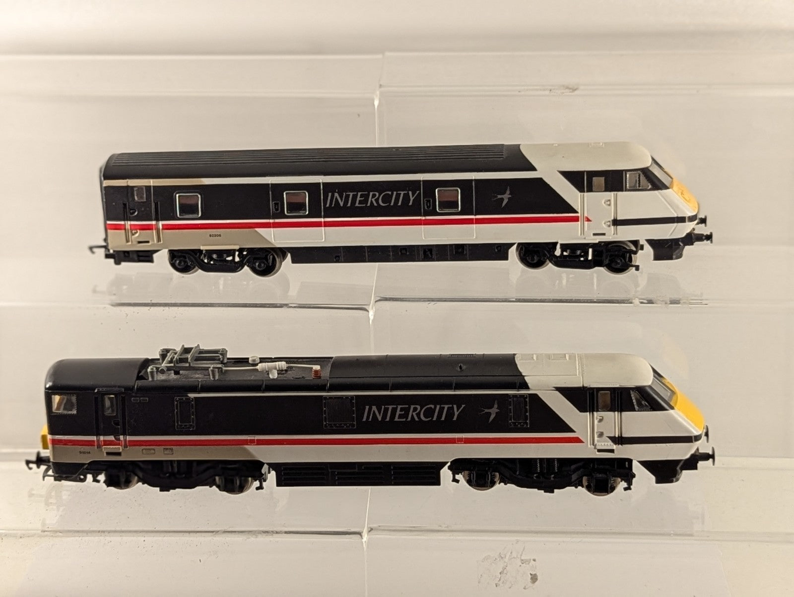 Hornby OO Gauge Class 91 InterCity Swallow - Missing Couplers