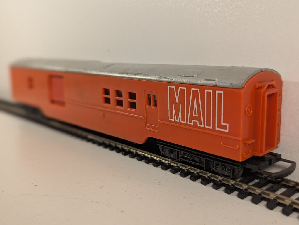 Tri-ang Hornby R401 Canadian Operating Mail Coach OO Gauge