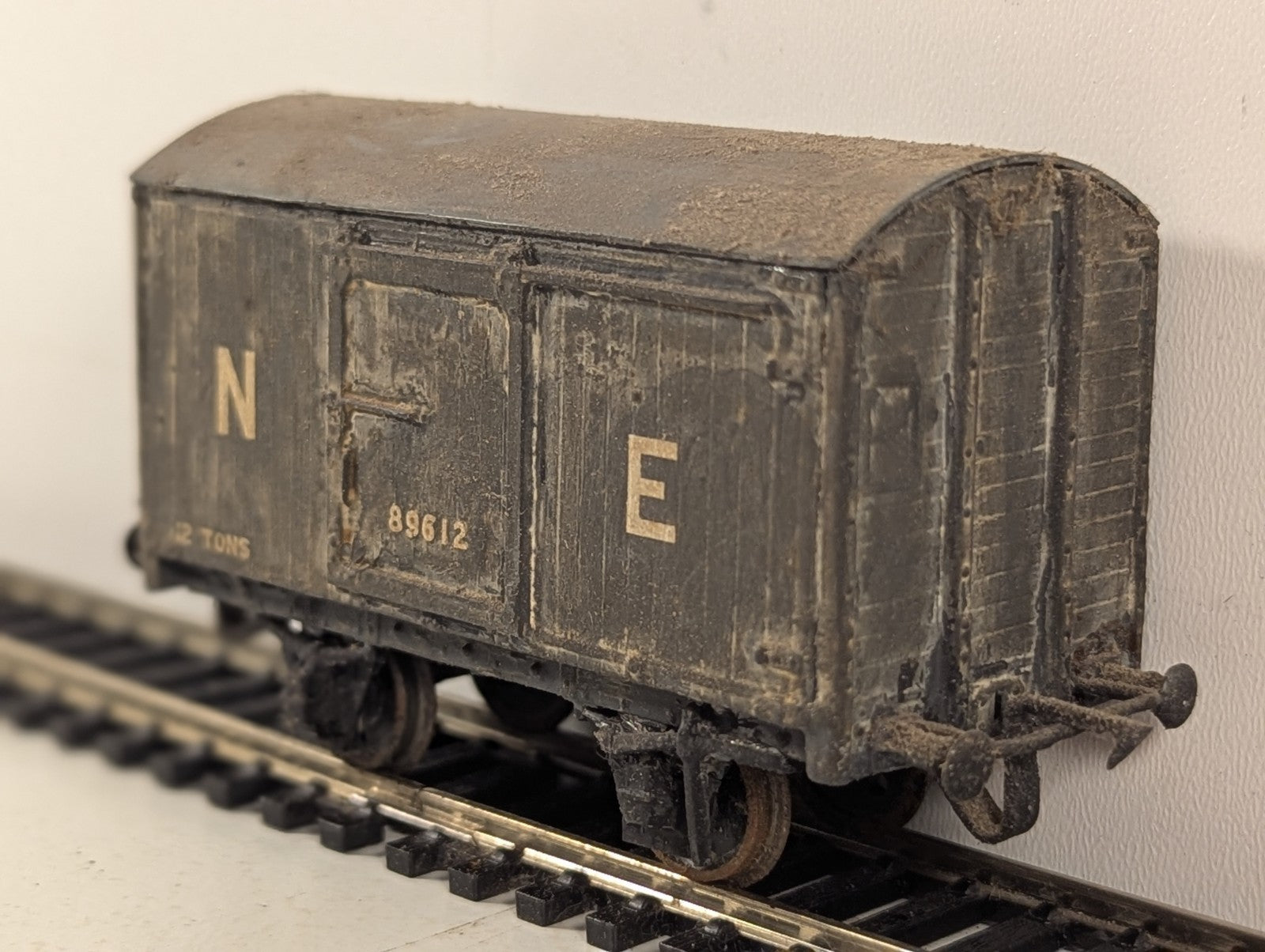 Kitbuilt LNER 12 Ton Ventilated Van Goods Wagon 89612 LNER Grey