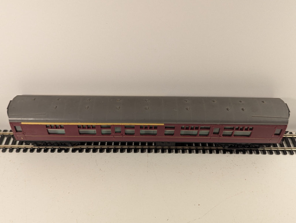 Tri-ang OO Gauge BR Maroon Mk1 Corridor Coach