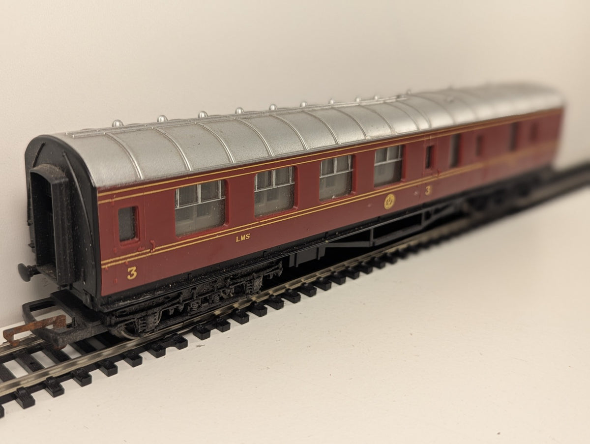 Hornby R.475 OO Gauge LMS Brake 3rd No. 5644 – Damaged