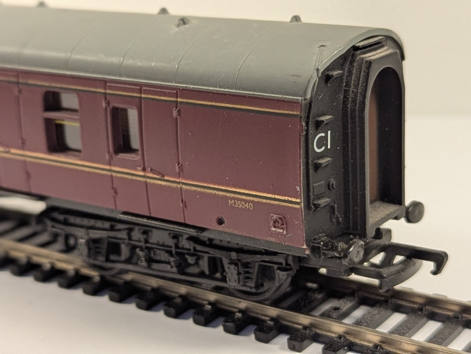 Mainline OO Gauge BR Maroon Mk1 Brake Coach