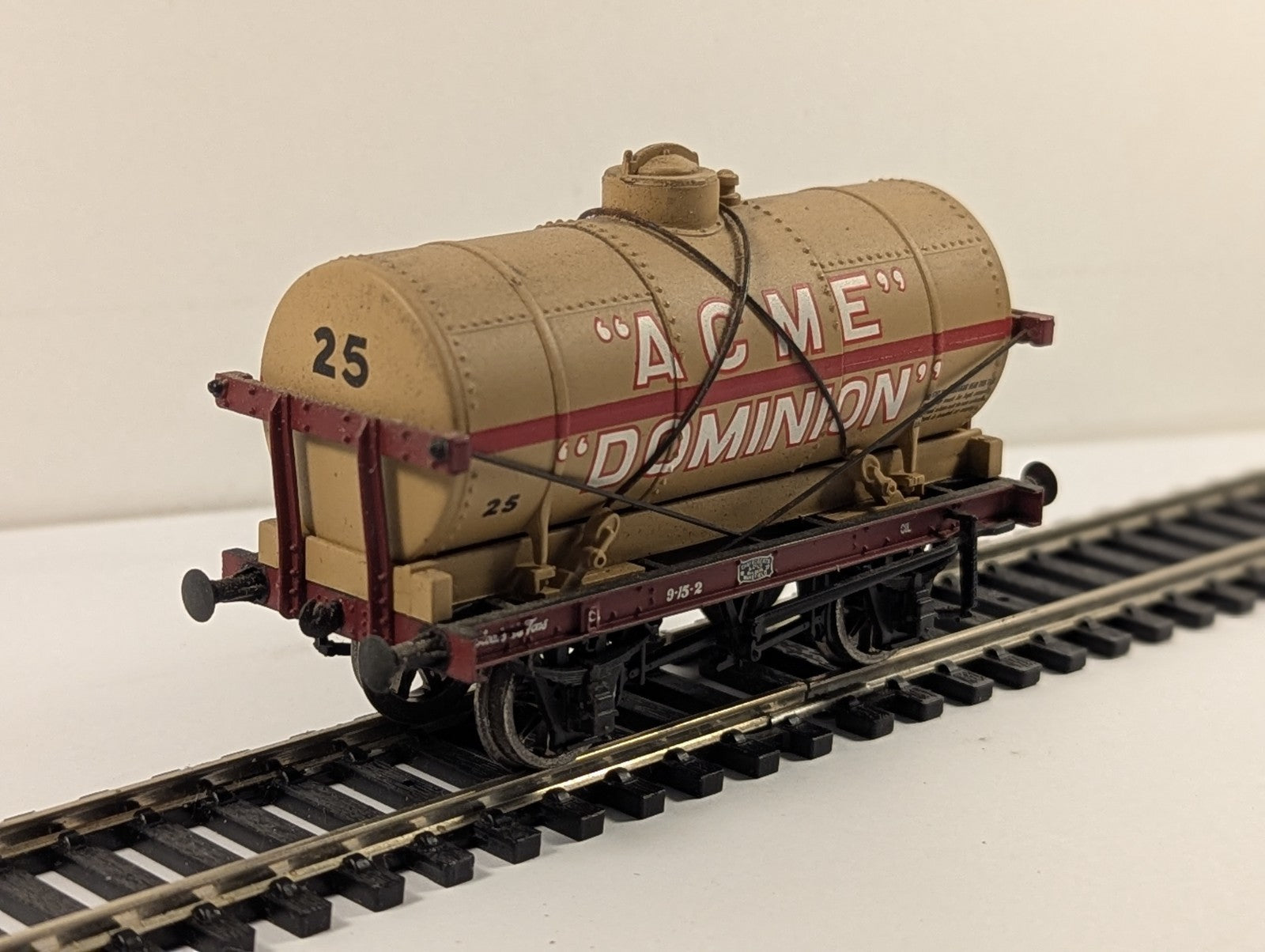 Bachmann OO Gauge 14 Ton Tank Wagon 25 Acme Dominion