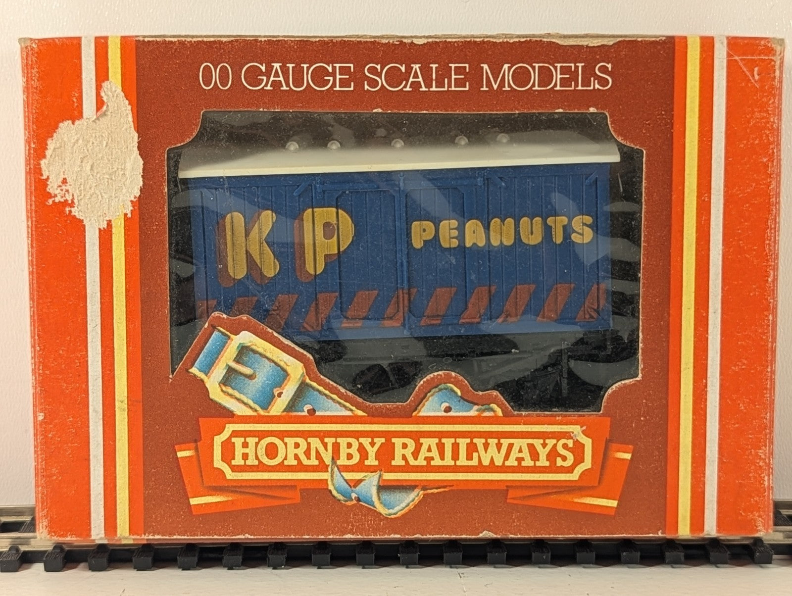 Hornby R001 OO Gauge KP Peanuts Vent Van