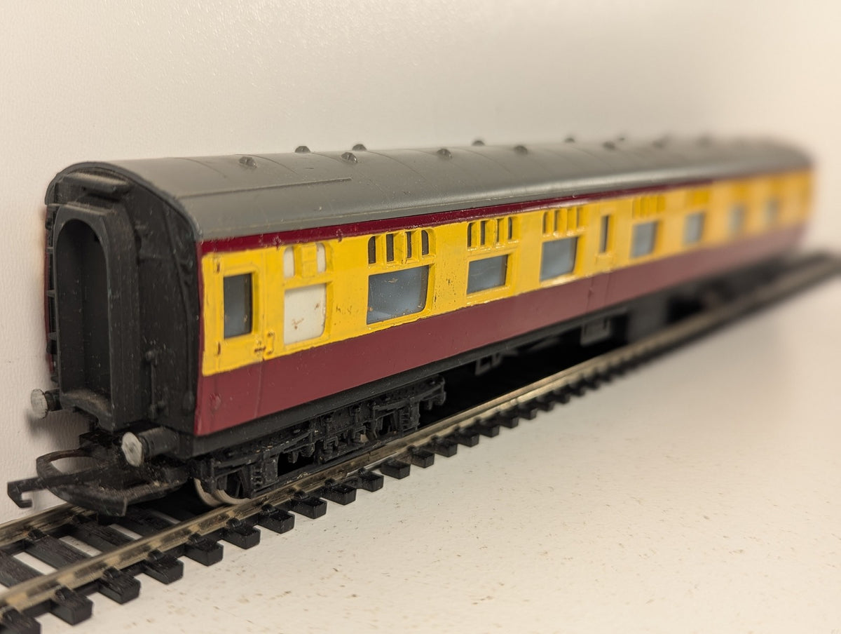 Tri-ang OO Gauge Short Mk1 Coach Passenger Coach Repainted Crimson and Cream