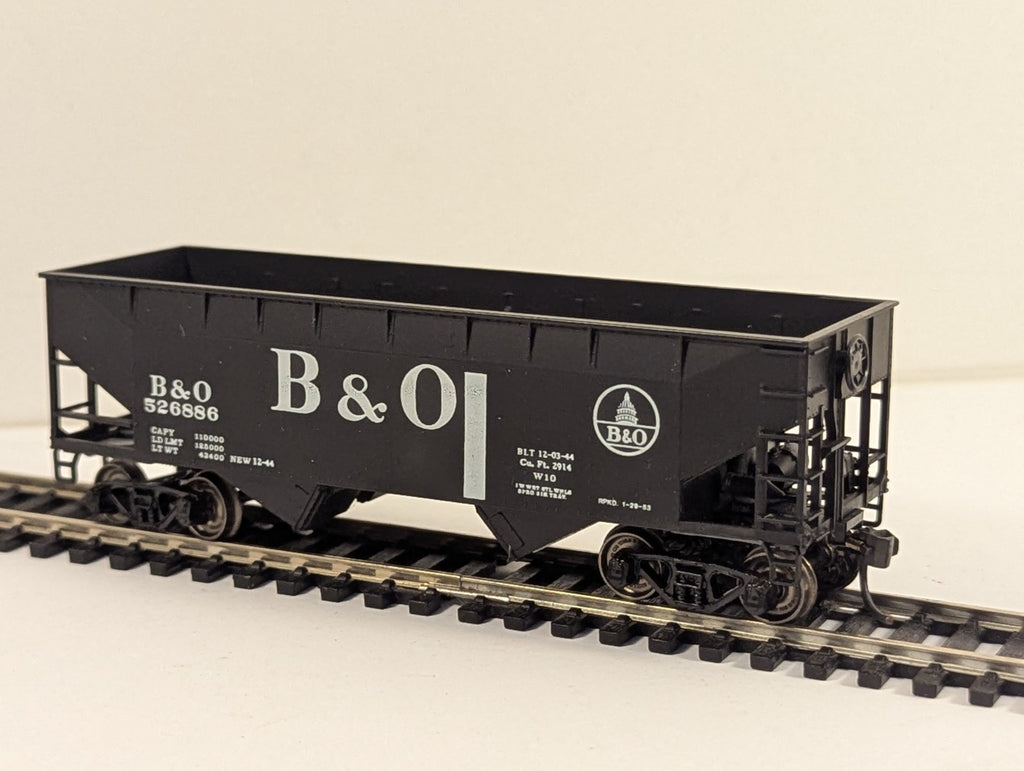 Athearn HO Gauge 34ft 2-Bay Flat-End Hopper (Offset with Square End)