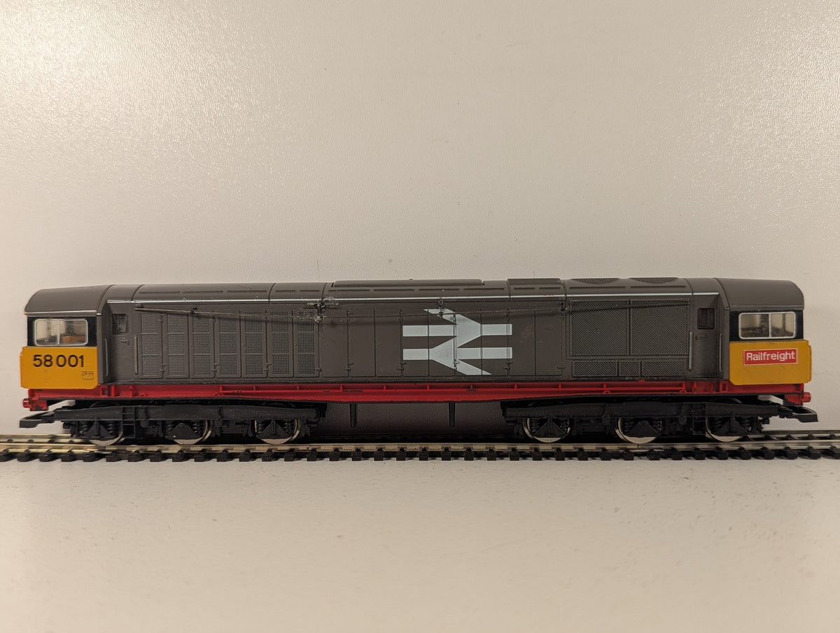 Hornby OO Gauge Class 58 Locomotive 58001 BR Railfreight Red Stripe R250