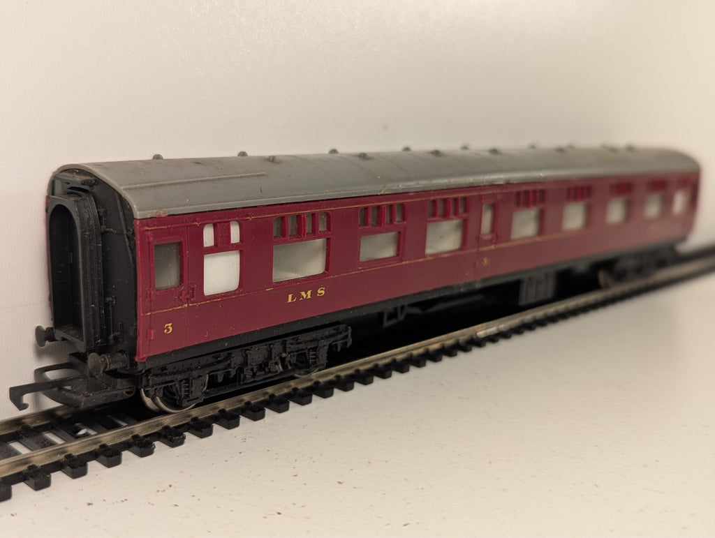 Hornby LMS 3rd Class Corridor Passenger Coach OO Gauge