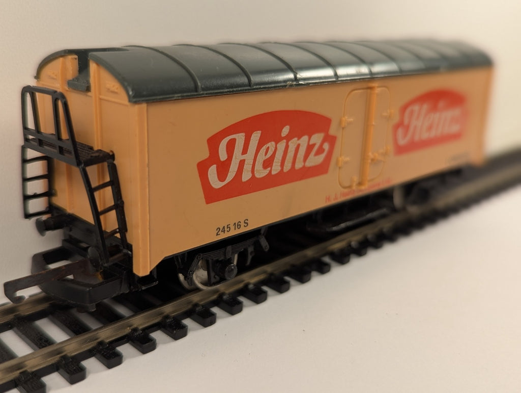Lima OO/HO Gauge Heinz Continental Refrigerator Van
