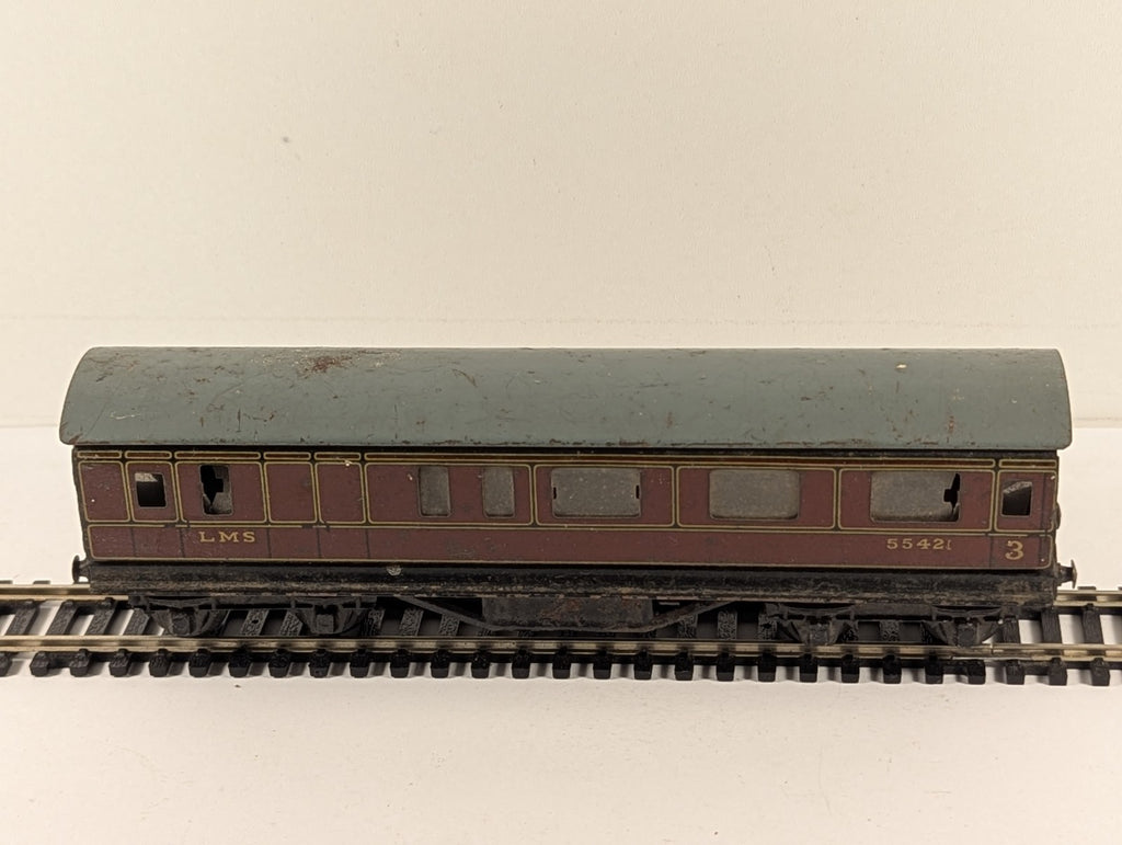 Hornby Dublo OO Gauge LMS Passenger Brake Coach - Missing Couplings