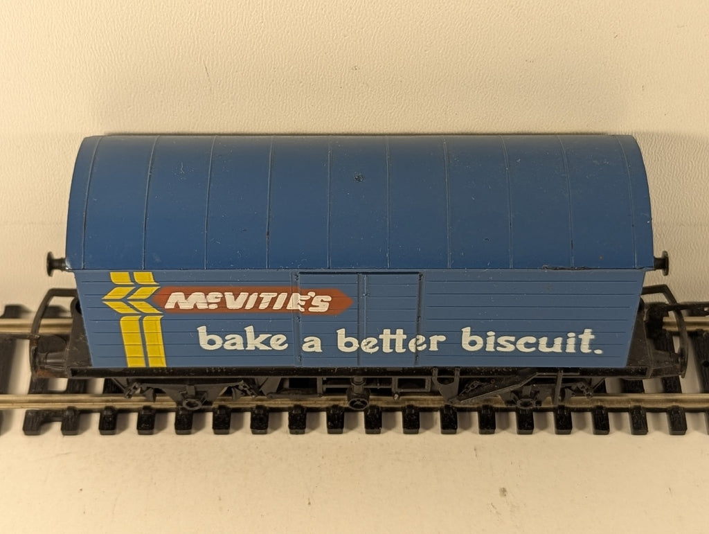Hornby OO Gauge McVitie's Ventilated Box Van Goods Wagon McVitie's Blue R010