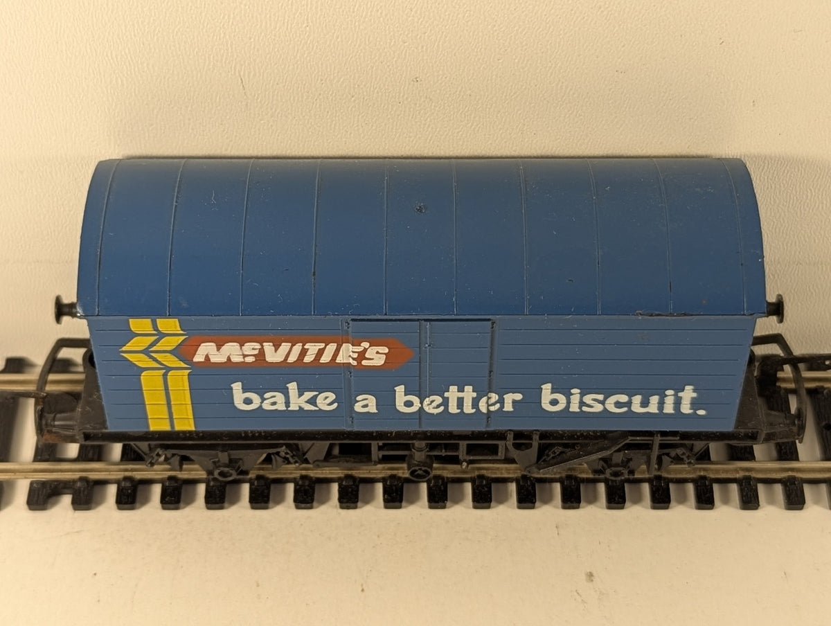 Hornby OO Gauge McVitie's Ventilated Box Van Goods Wagon McVitie's Blue R010