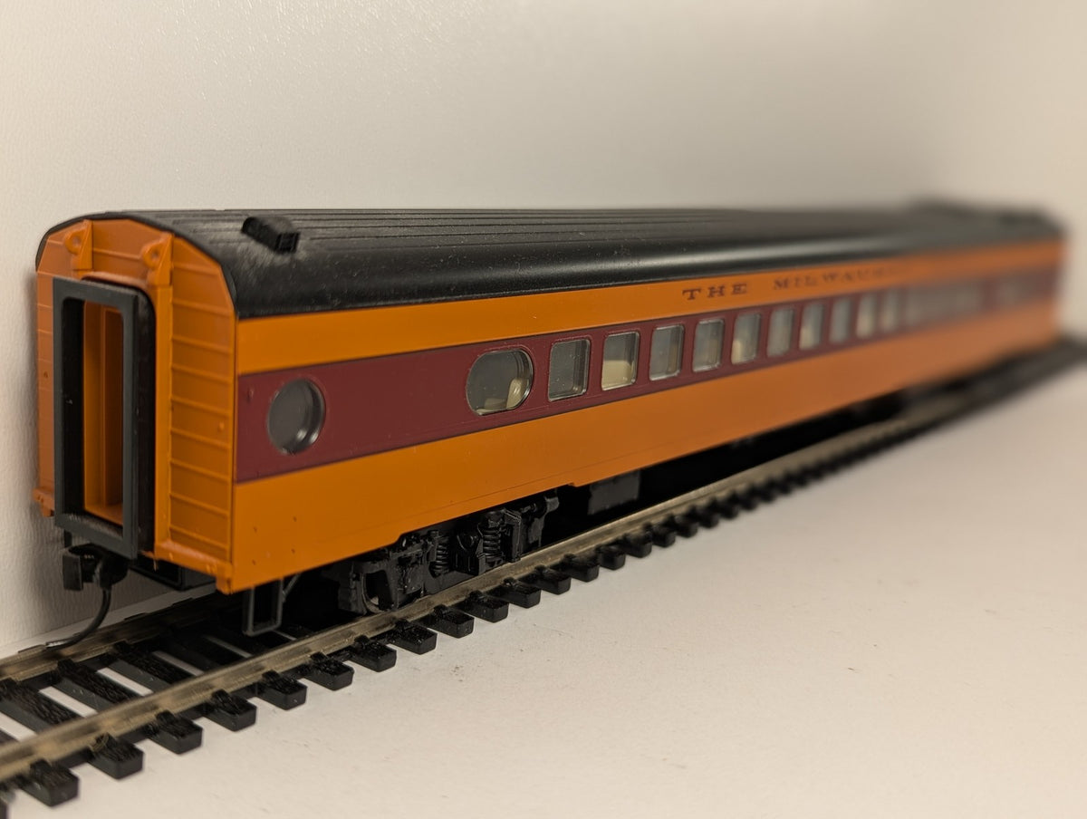 Con-Cor HO Scale Streamlined Coach Passenger Car Milwaukee Road