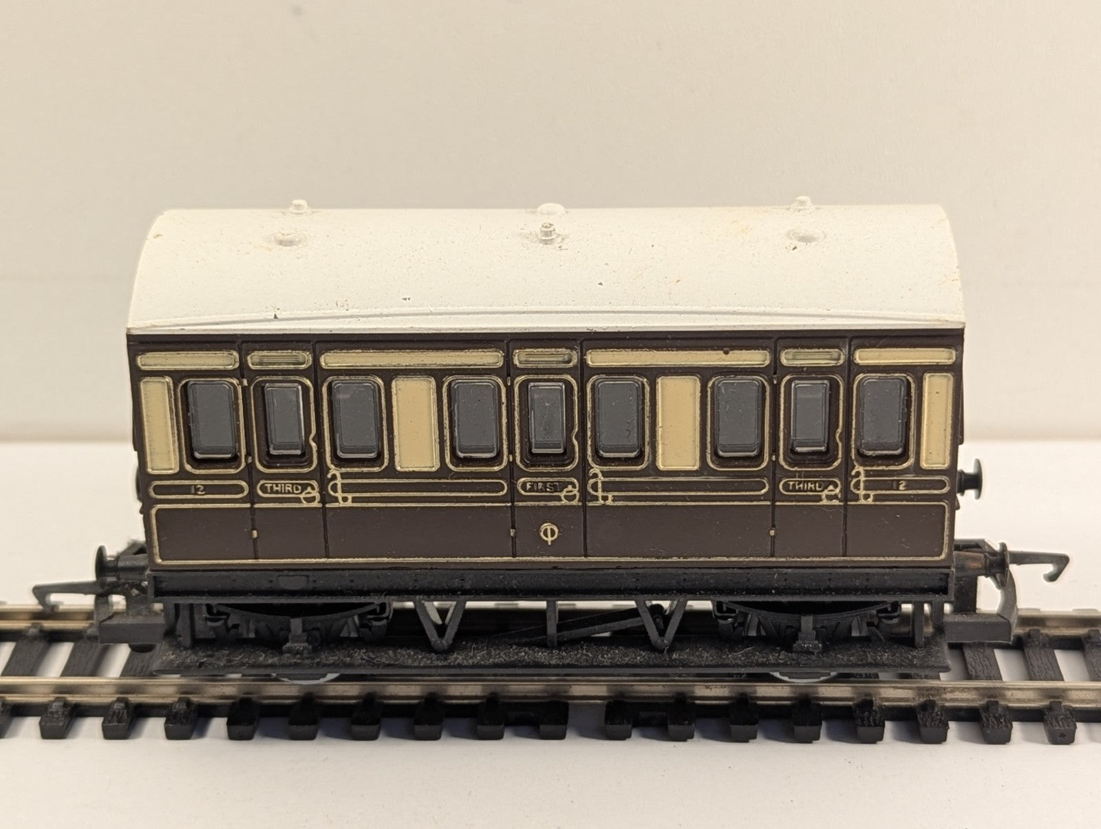 Hornby R446 OO Gauge GWR 4-Wheel Composite Coach