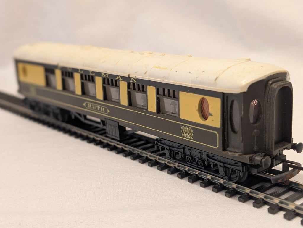 Tri-ang R228 OO Gauge Pullman Parlour Coach “Ruth”