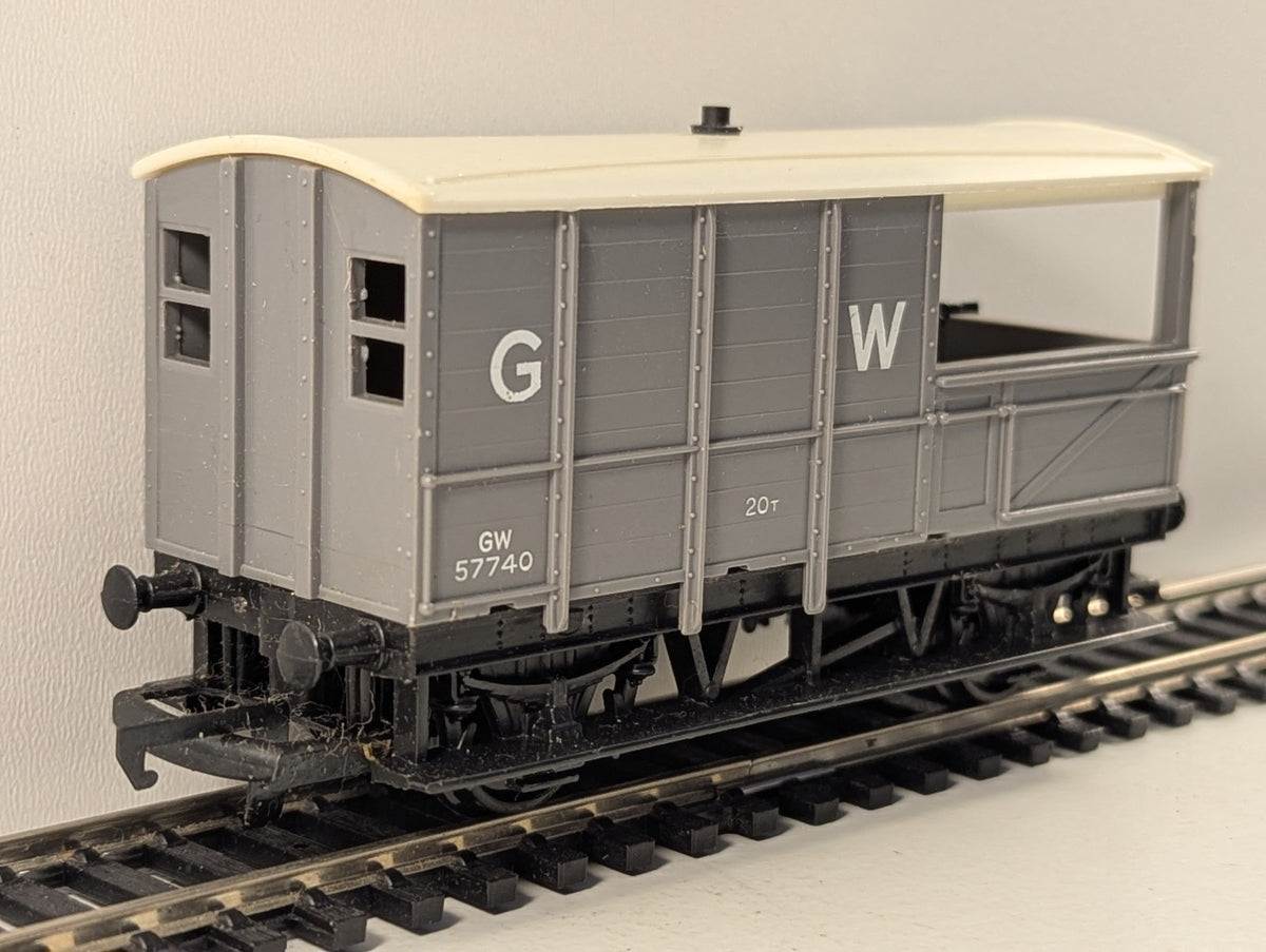 Tri-ang Hornby R124A OO Gauge GWR 20T Brake Van