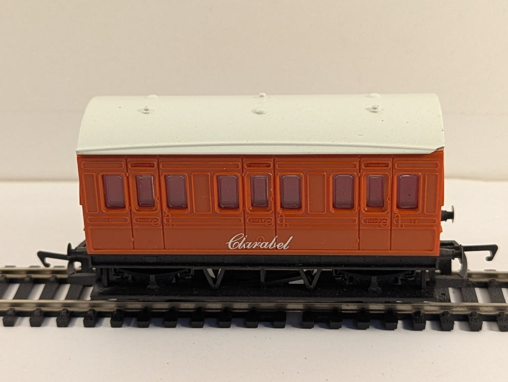 Hornby OO Gauge Thomas & Friends Clarabel Coach