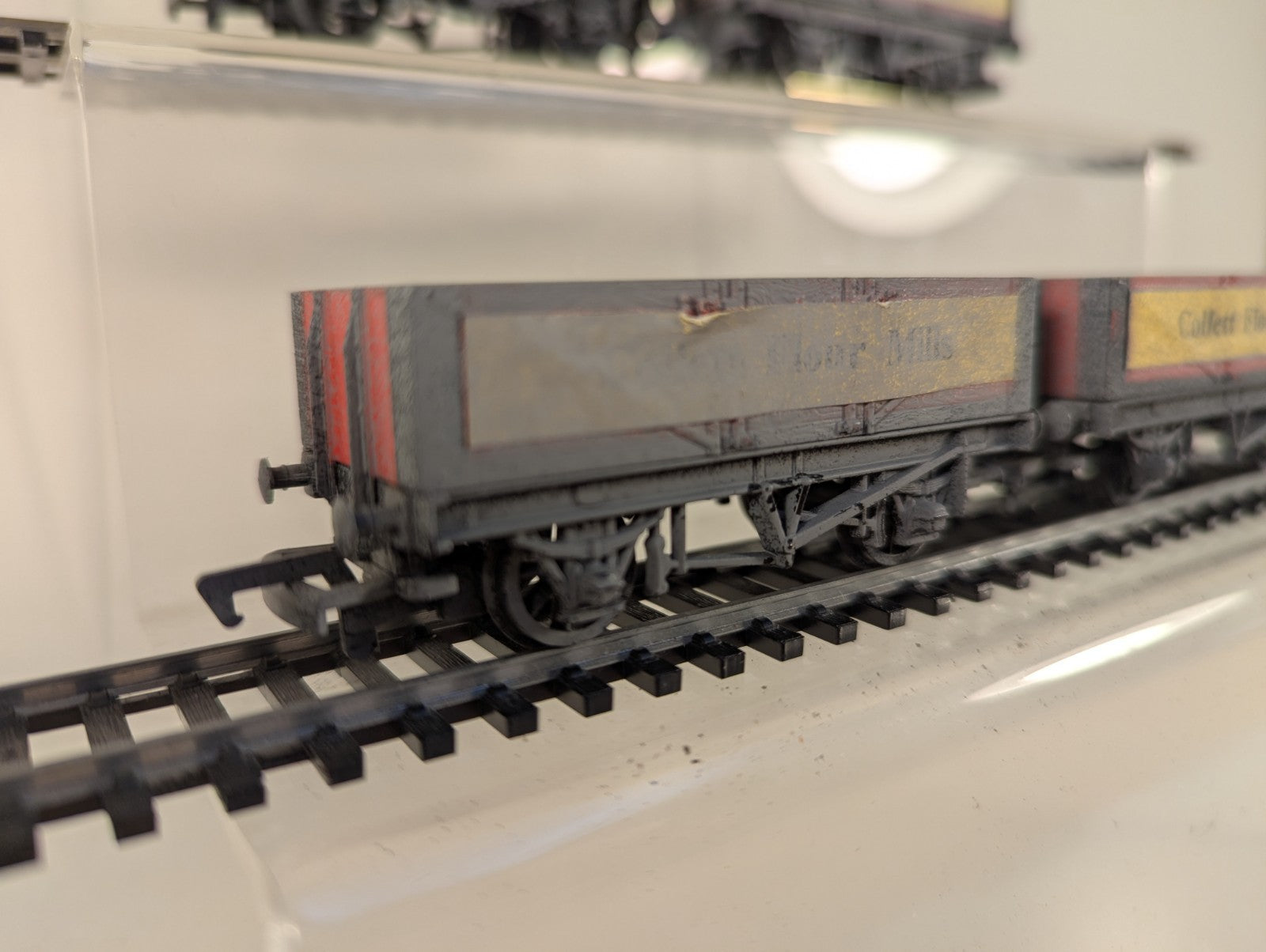 Peco OO Gauge 5 Plank Collett Flour Mill Wagon Set