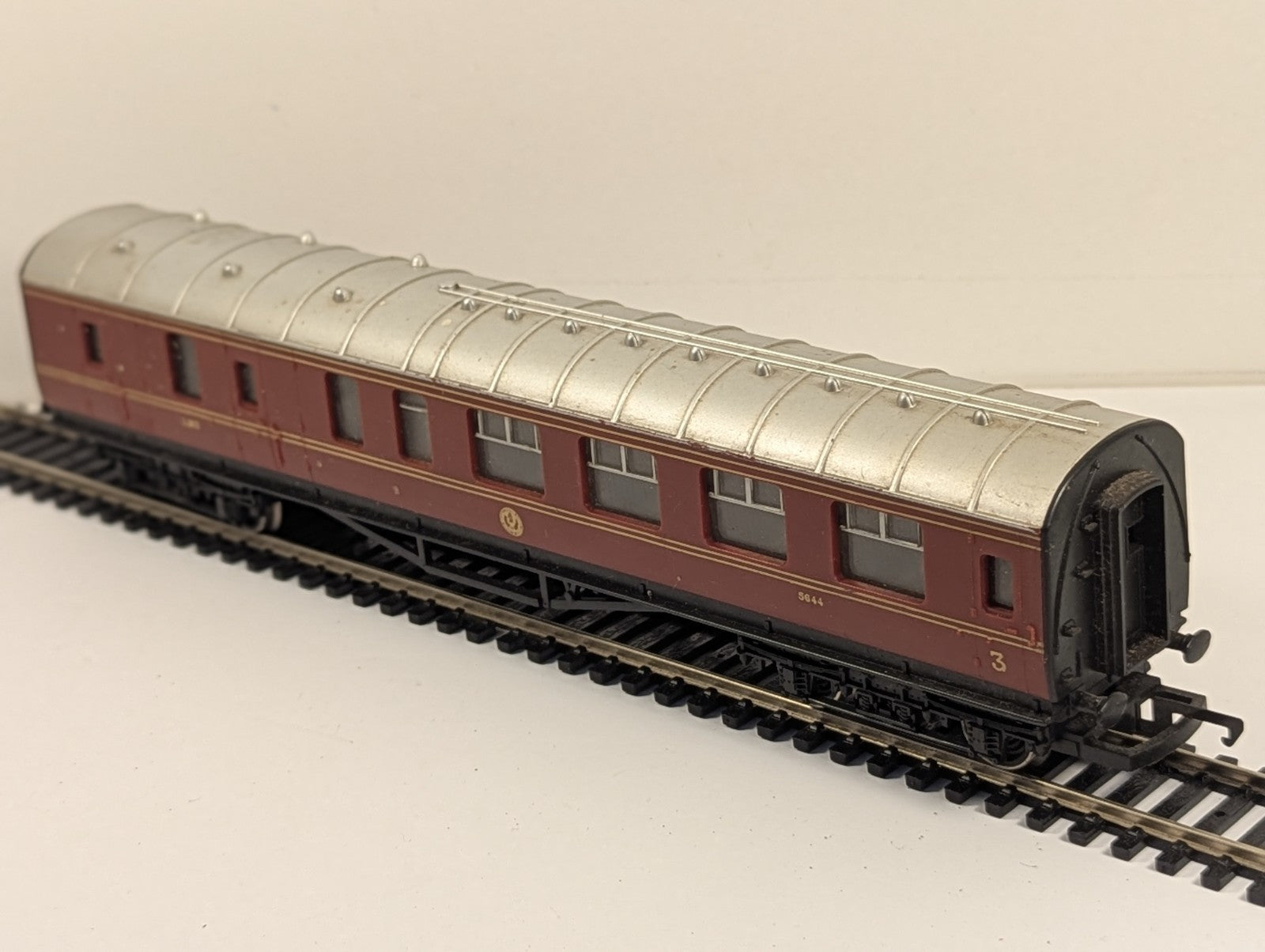 Hornby OO Gauge R423 LMS Brake 3rd Coach 5644