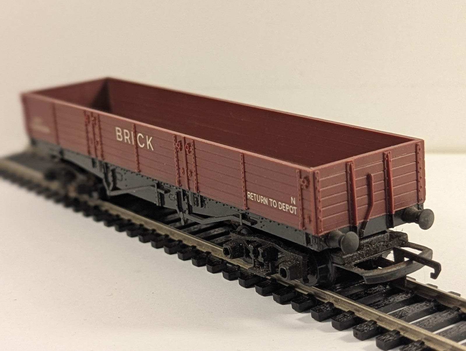 Tri-ang OO Gauge R219 50T Bogie Brick Wagon E451004
