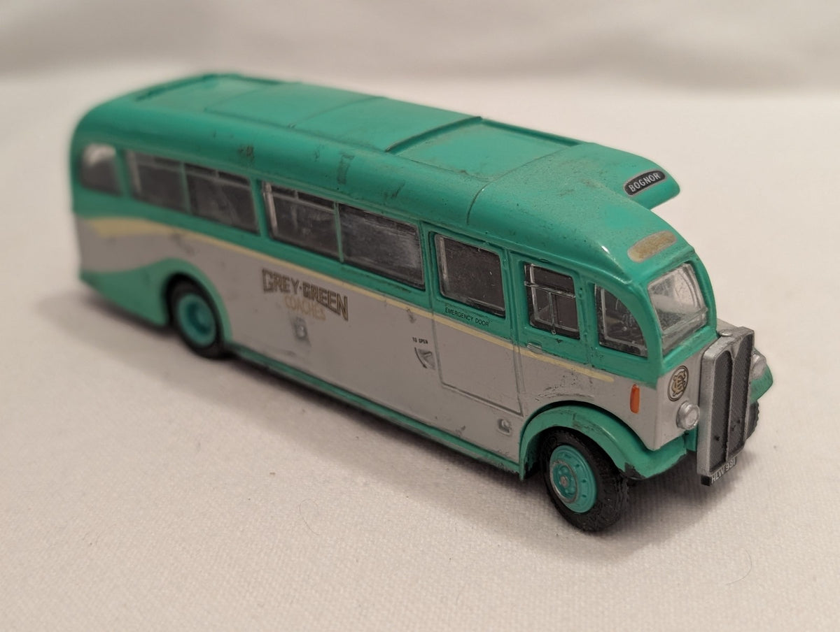 Exclusive First Editions 1:76 A.E.C. Regal Halfcab Coach Die-cast Coach HLW 981