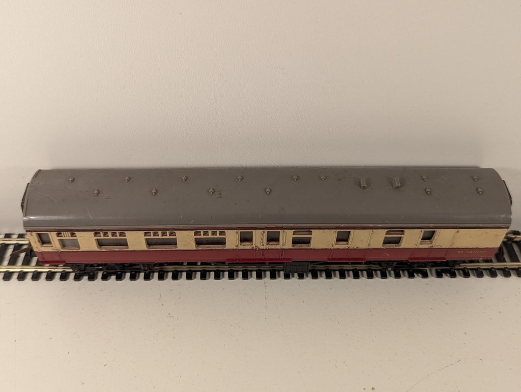 Tri-ang OO Gauge BR Brake 3rd Coach Blood & Custard