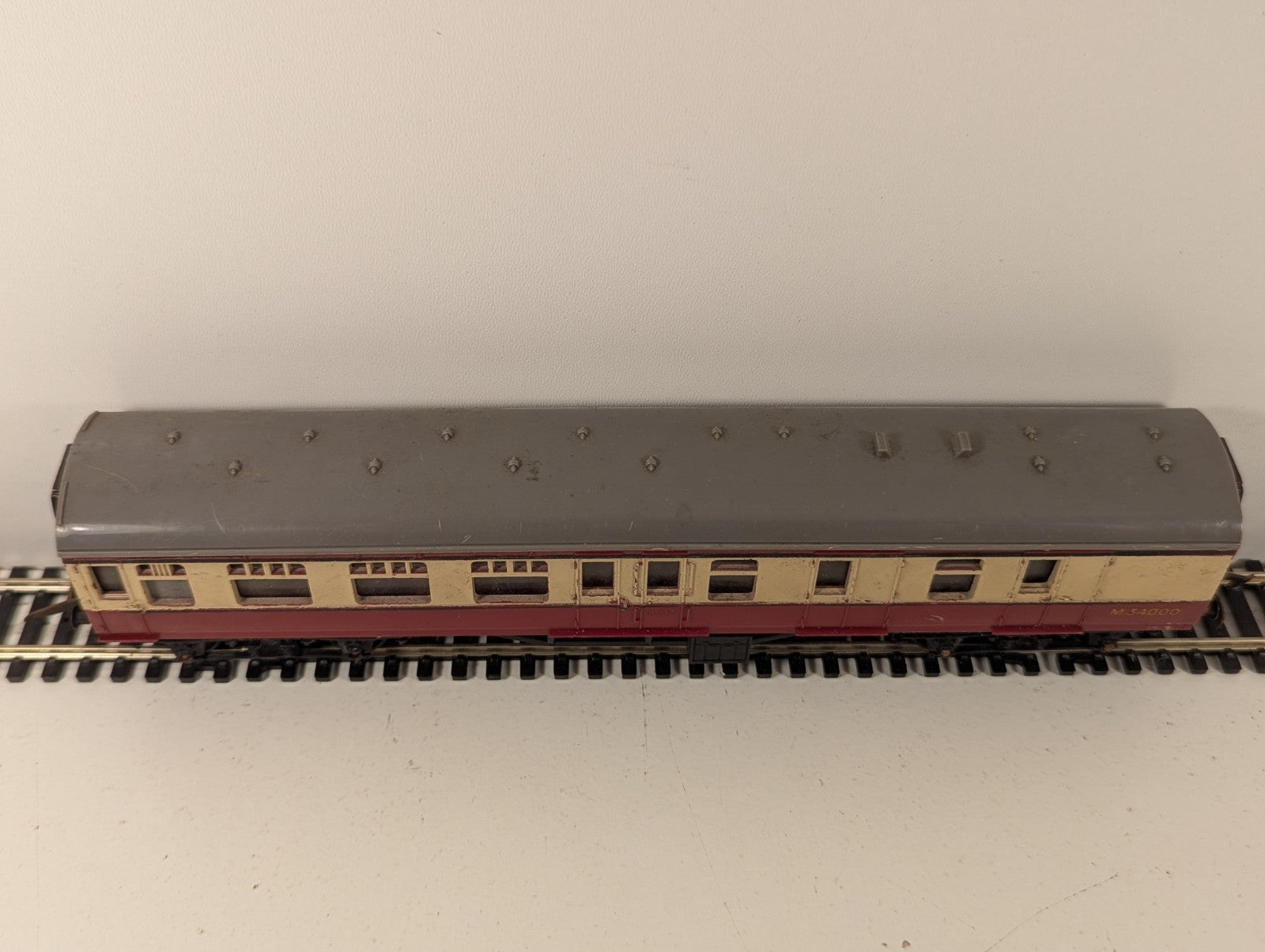 Tri-ang OO Gauge BR Brake 3rd Coach Blood & Custard