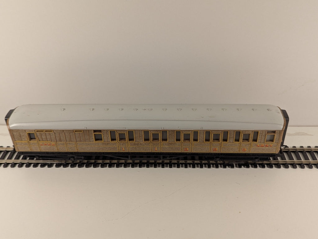 Hornby R4333 LNER Teak Brake Coach – 4237