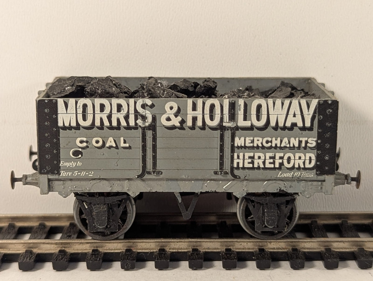 Hornby OO Gauge 7 Plank Coal Wagon 'Morris & Holloway' Goods Wagon R6373