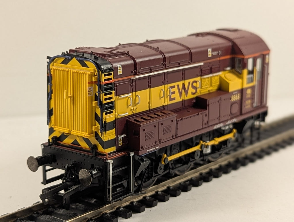 Hornby OO Gauge Class 08 Diesel Electric Locomotive 08865 EWS R2934 DCC Fitted