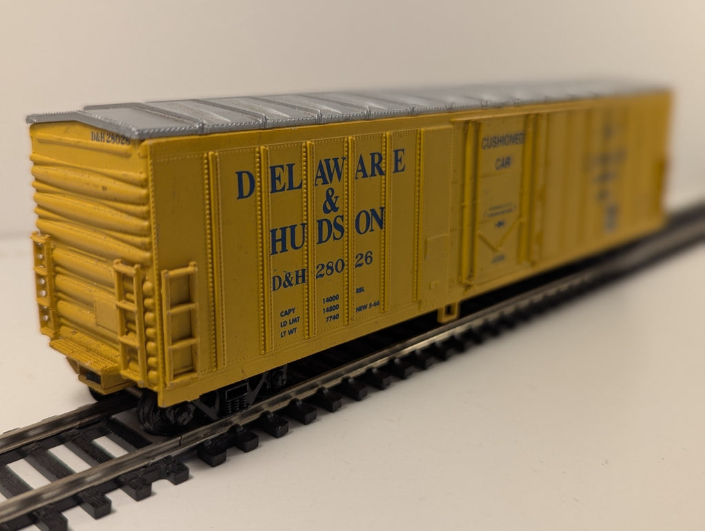 Walthers Mainline HO Gauge 50ft Waffle Side Boxcar D&H