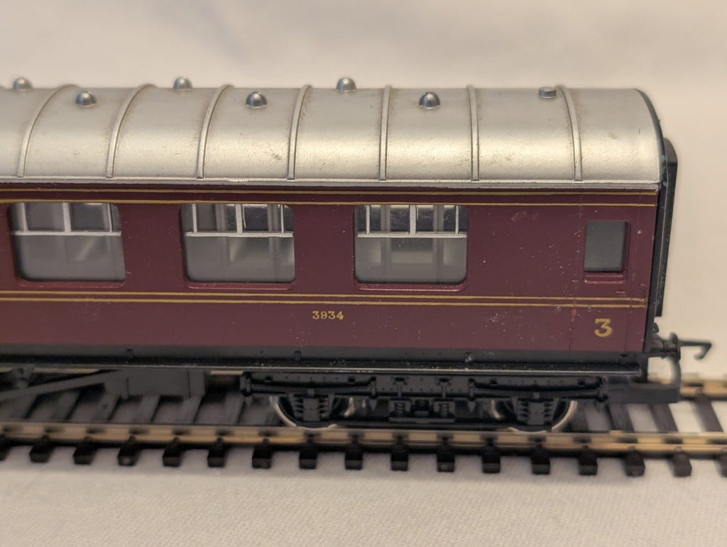 Hornby R433 OO Gauge LMS Stanier Composite Coach No.3934