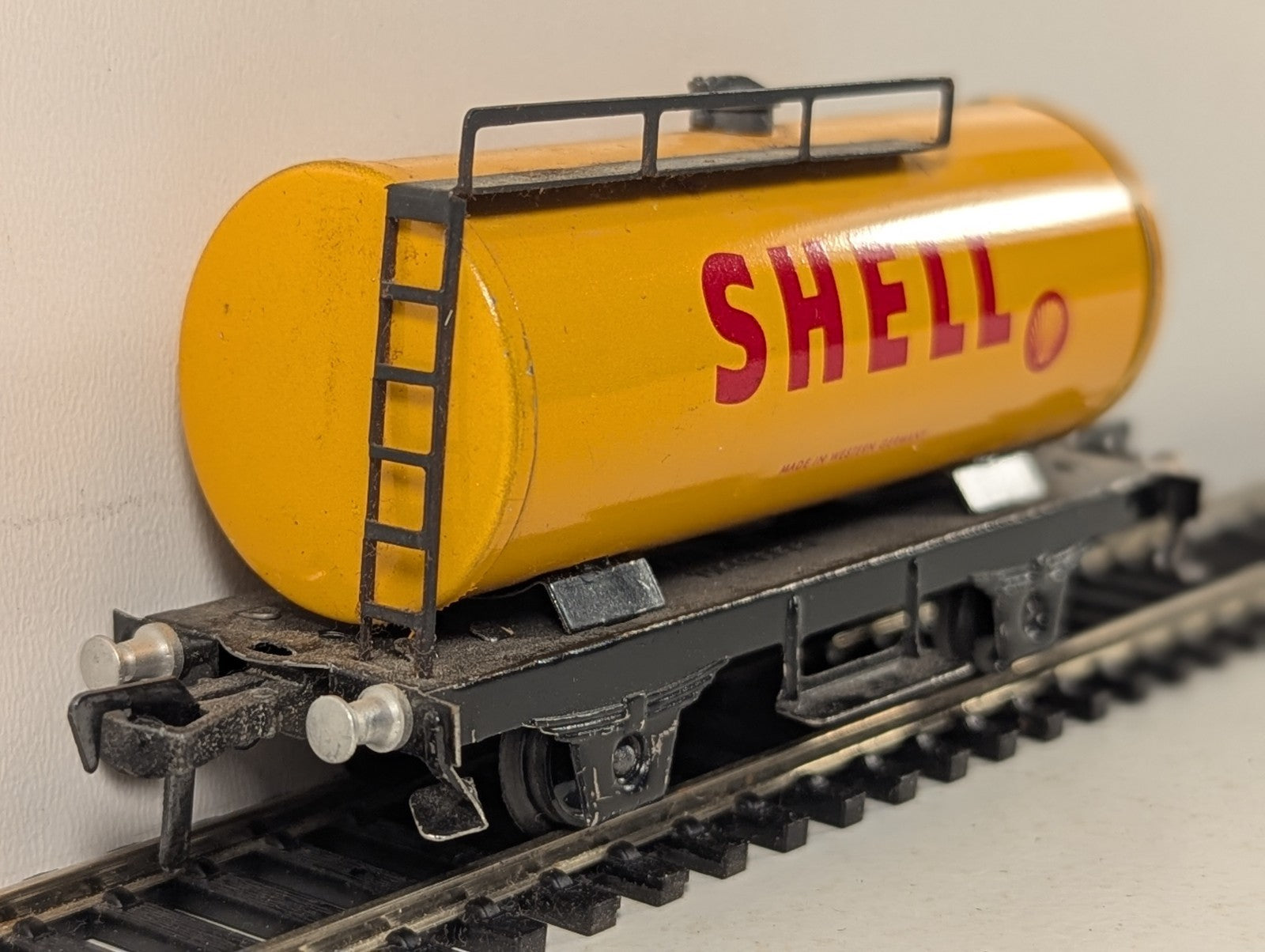 Fleischmann 5031 HO Gauge Shell Tanker Wagon
