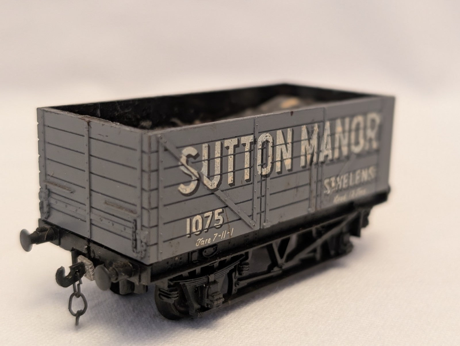 Trix OO Gauge 7-Plank Open Wagon Goods Wagon 1075 Sutton Manor