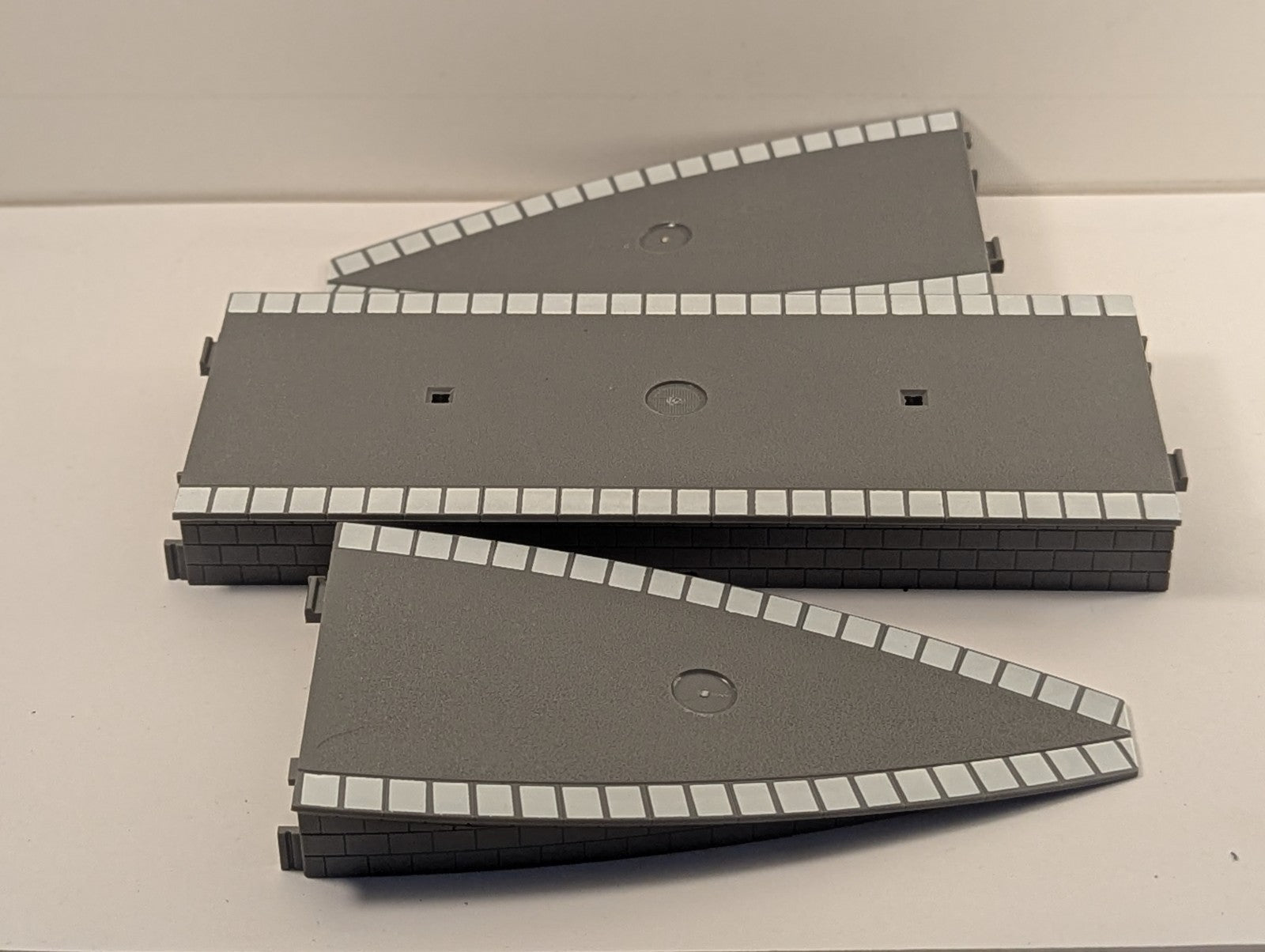 Hornby OO Gauge Station Platform Sections 1 Straight 2 Ramps