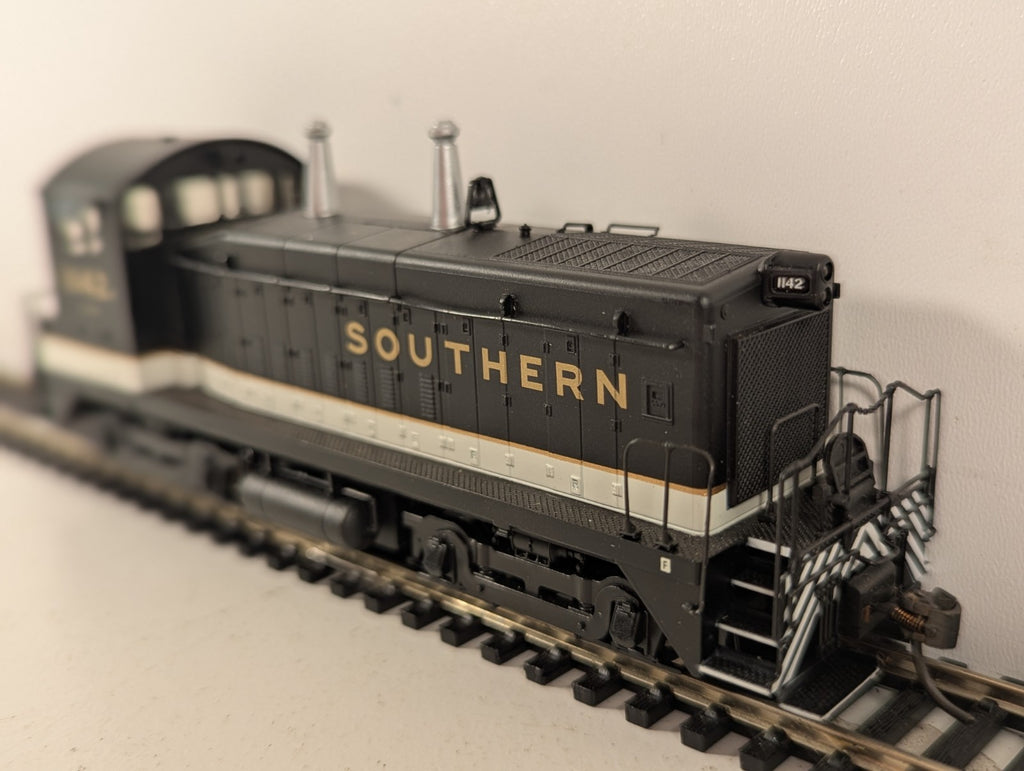 Proto 2000 HO Scale SW9/1200 Locomotive 1142x Southern (Central of Georgia)